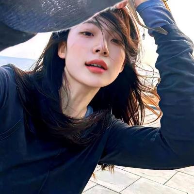 港台老牌艺人又出大瓜：素颜现身菜市场，本人沉默不回应，整整一周